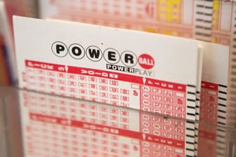 Powerball-Lose (Symbolfoto): So sehen die Tippscheine der US-Lotterie aus.