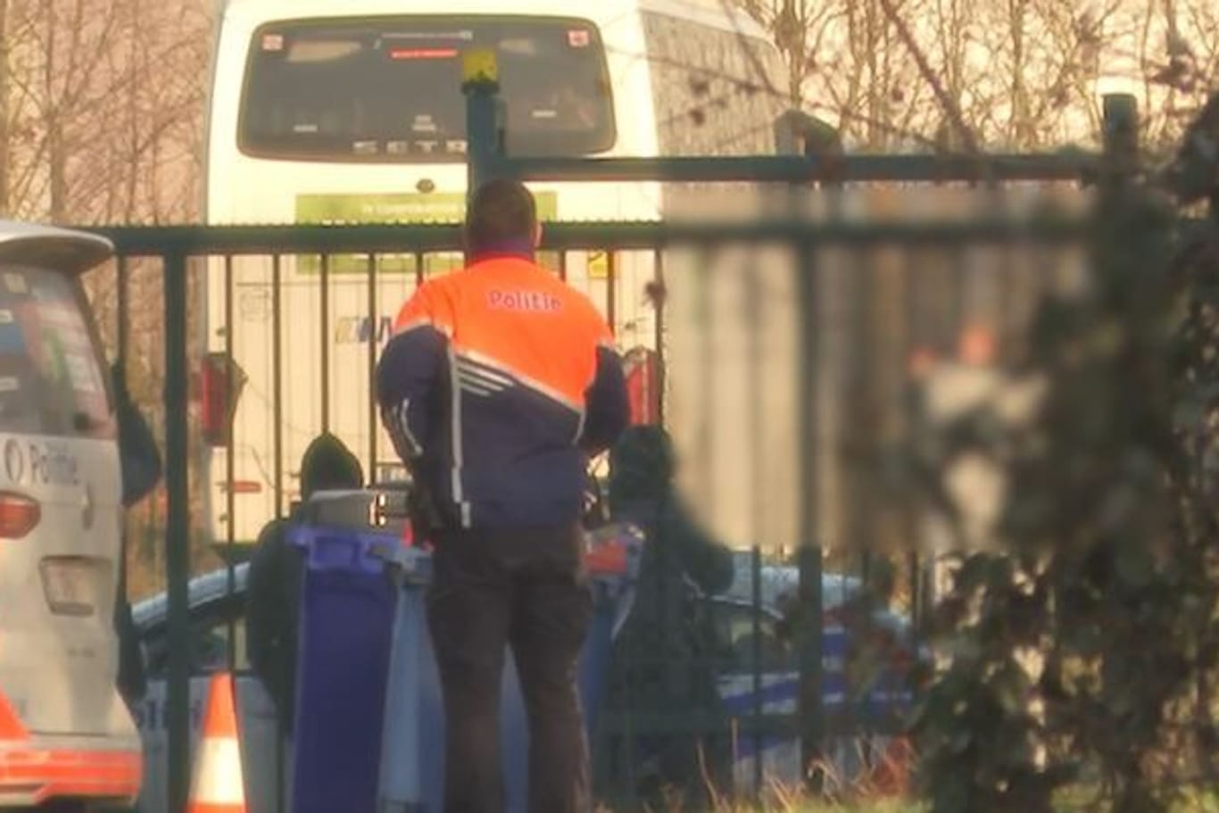 Belgische Polizisten kontrollieren den Flixbus: Planten Passagiere einen Anschlag?