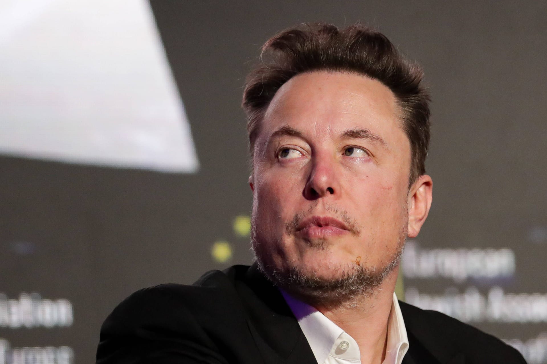 Elon Musk: Das erste Gehirnimplantat seiner Firma Neuralink soll "Telepathy" heißen.