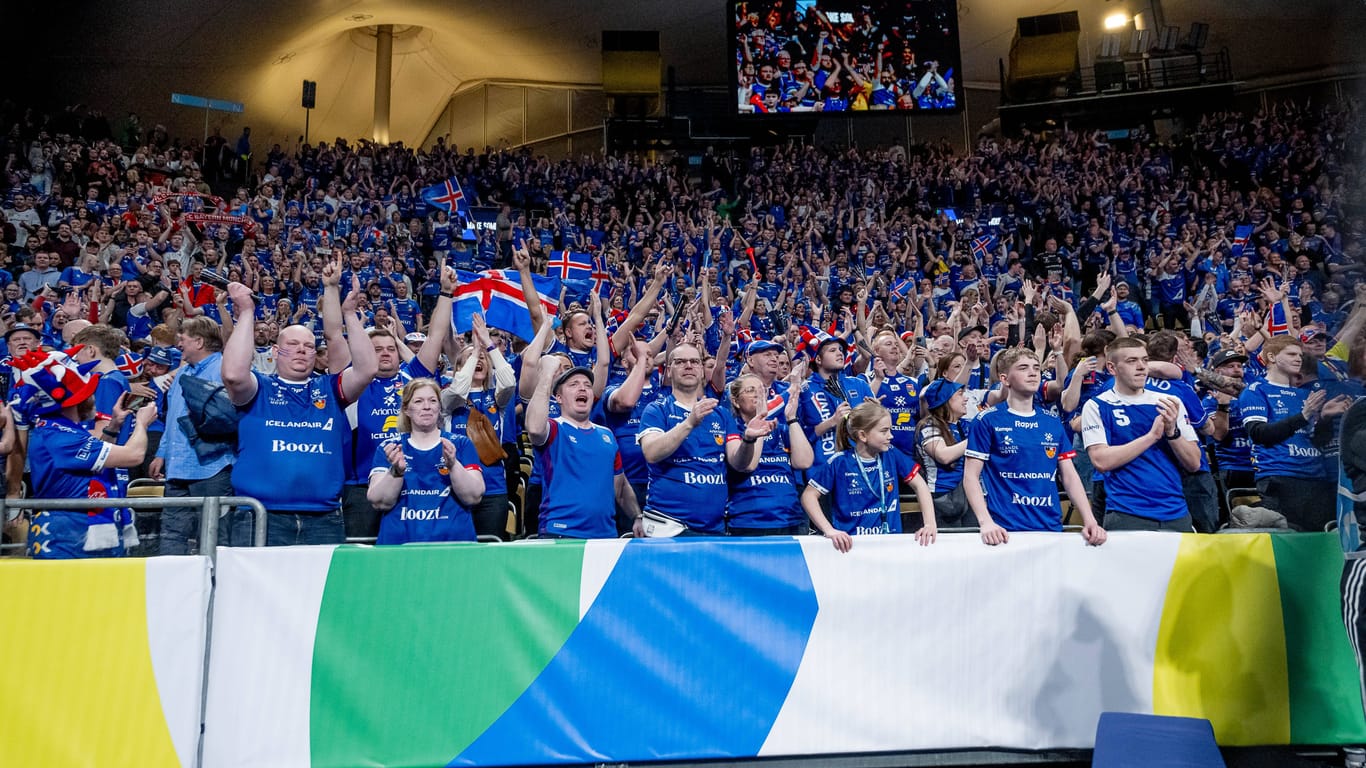 Mehrere tausend isländische Fans folgten ihrem Team zur Europameisterschaft nach Deutschland.