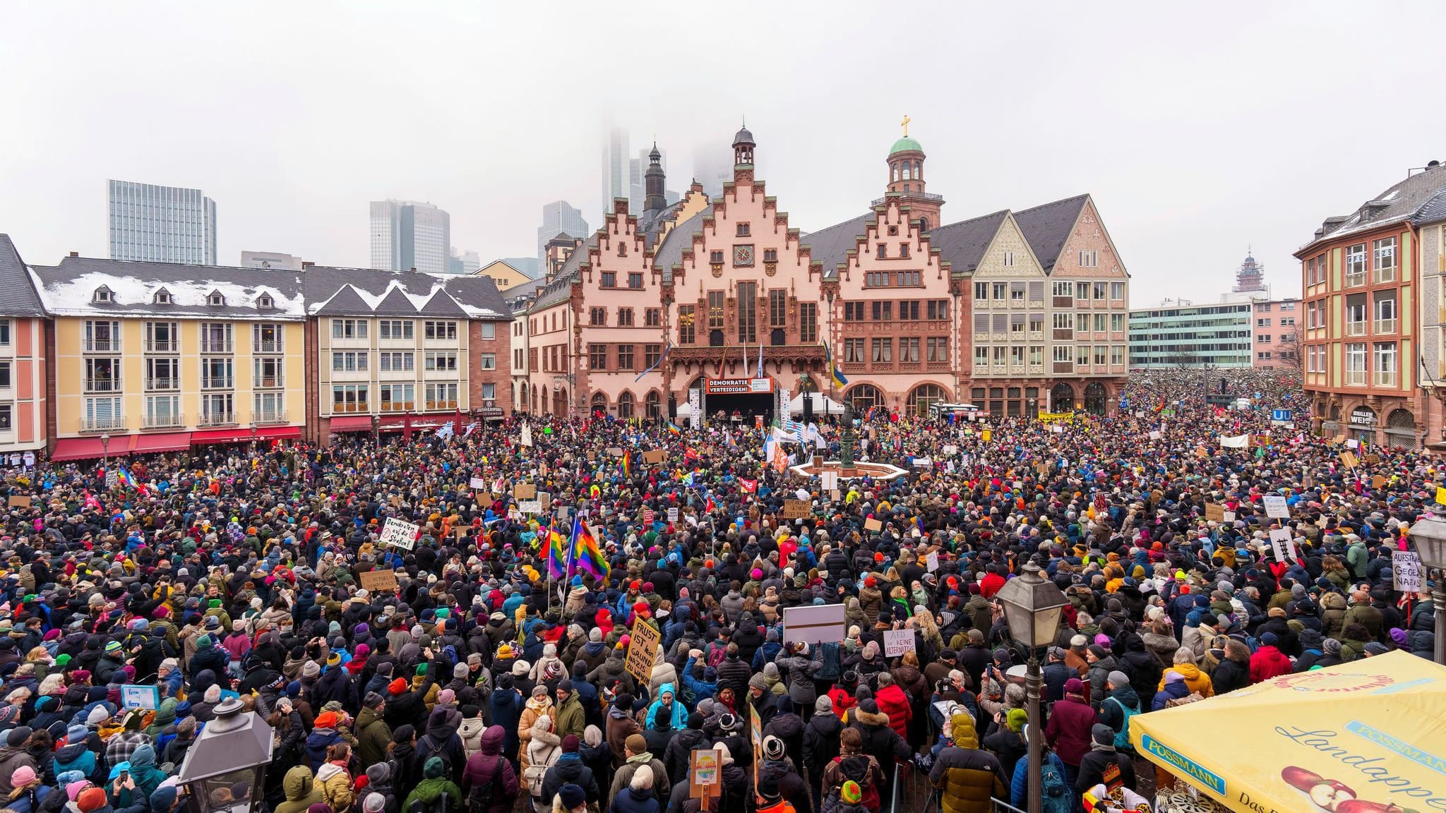 Demos gegen rechts: In Deutschland protestieren mehr als 100.000 Menschen