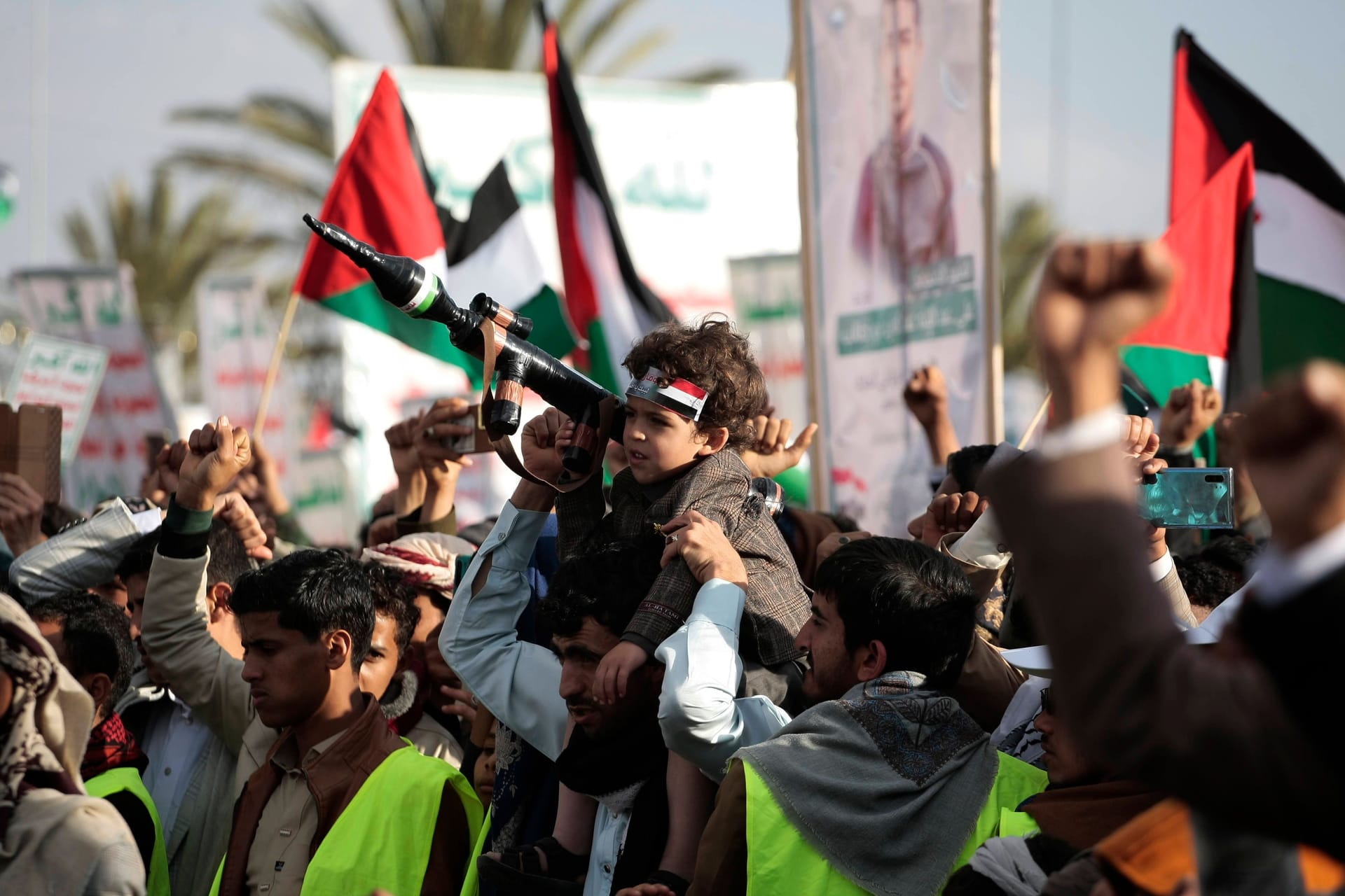 Unterstützer der Huthi in der jemenitischen Hauptstadt Sanaa: Viele Menschen im Jemen unterstützen die Palästinenser im Gaza-Streifen.