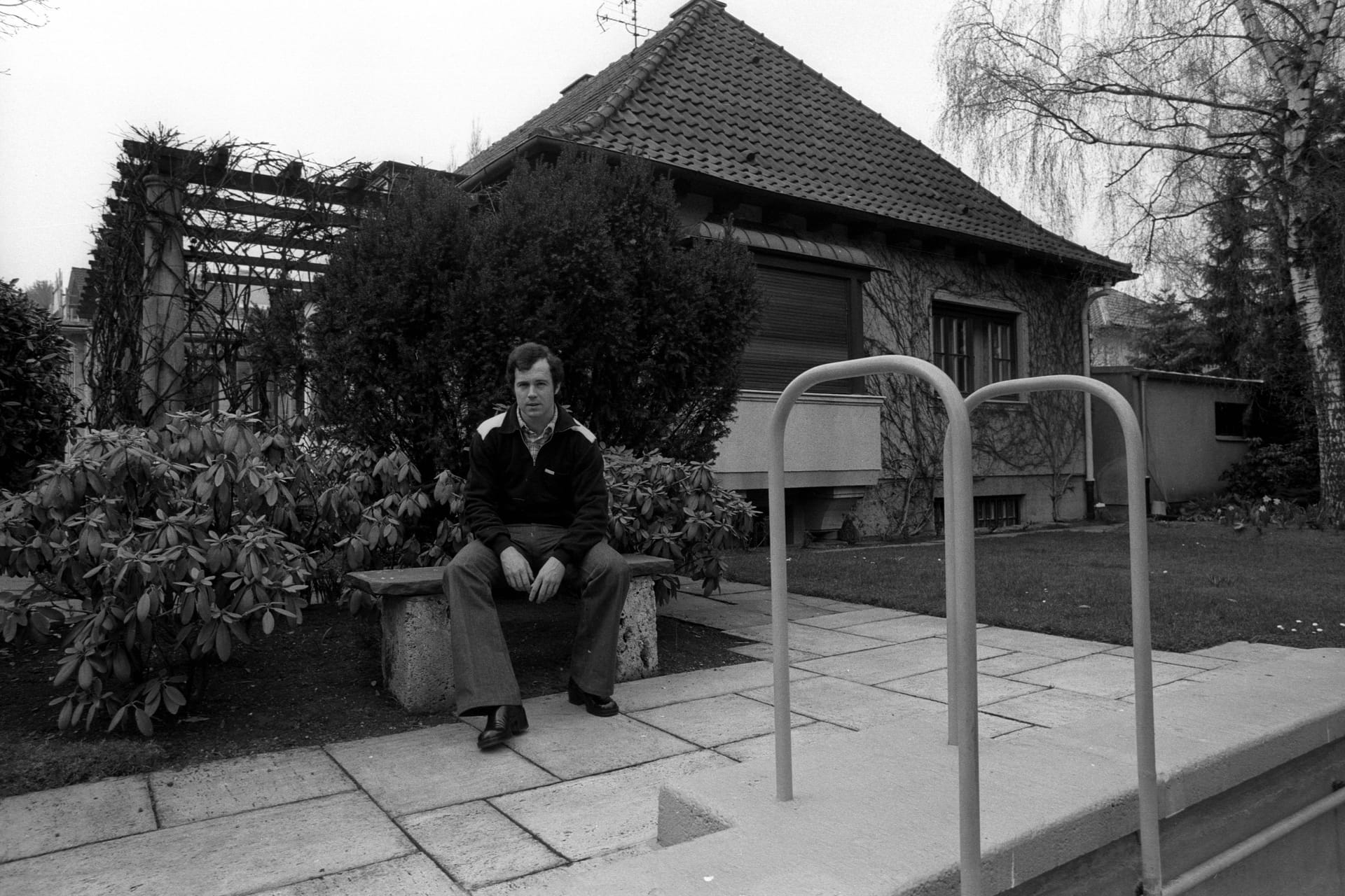 Franz Beckenbauer vor seinem einstigen Haus in München-Solln