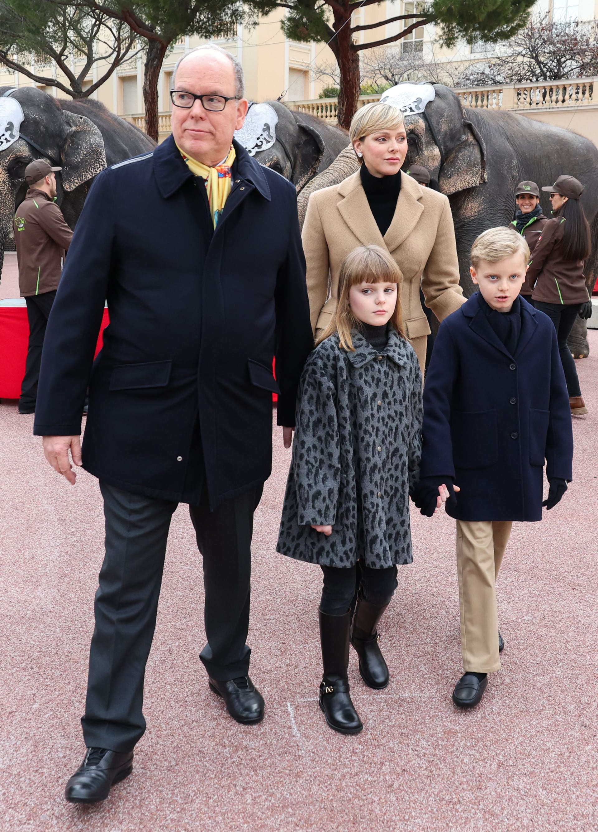 Fürst Albert II. und Fürstin Charlène mit ihren Kindern.