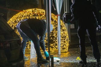 Die Spurensicherung arbeitet am Tatort: Der getroffene 26-Jährige kam in U-Haft.