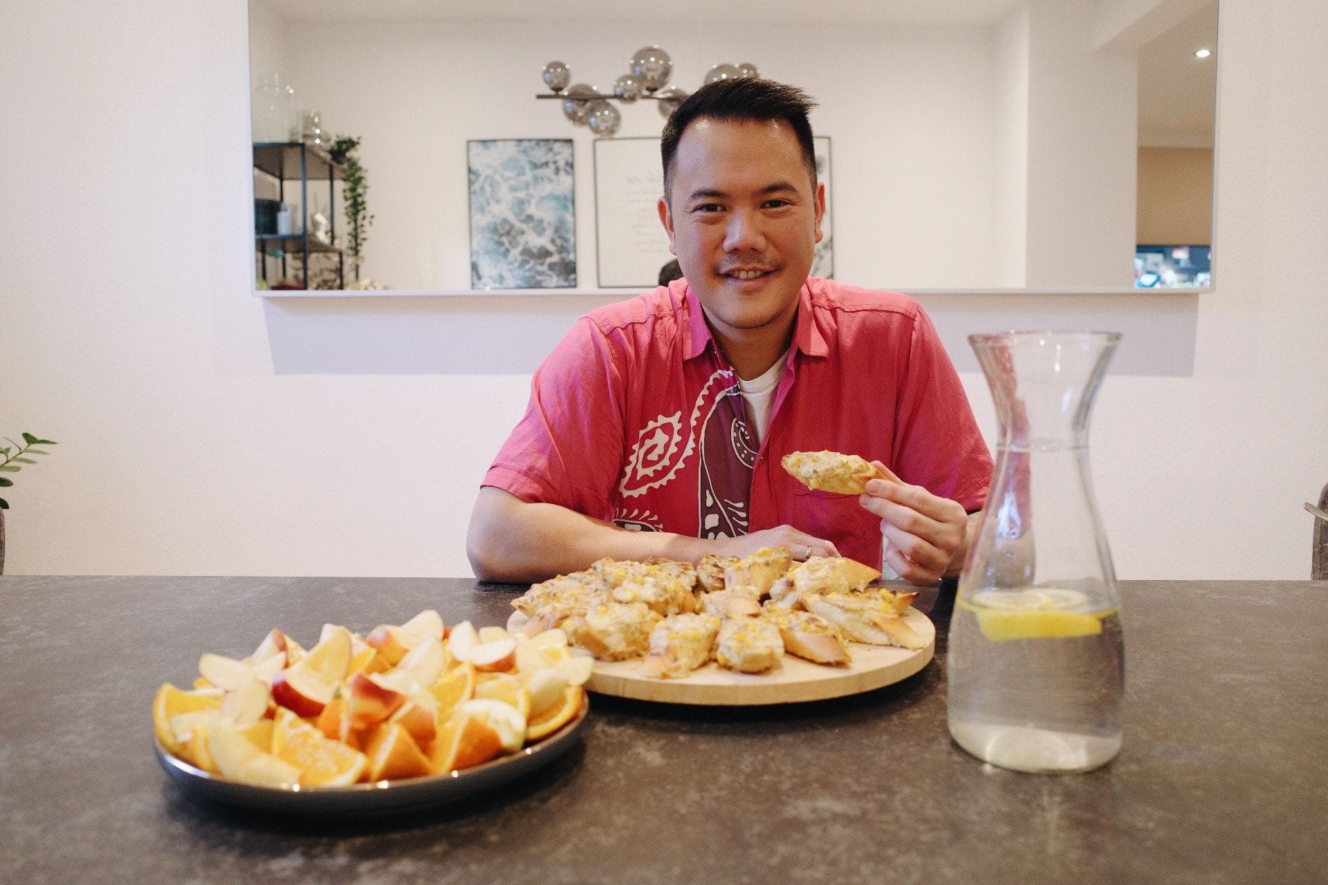 Kennt sich mit Essen aus: Duy Tran ist nun auch Kulinarik-Botschafter von Düsseldorf.