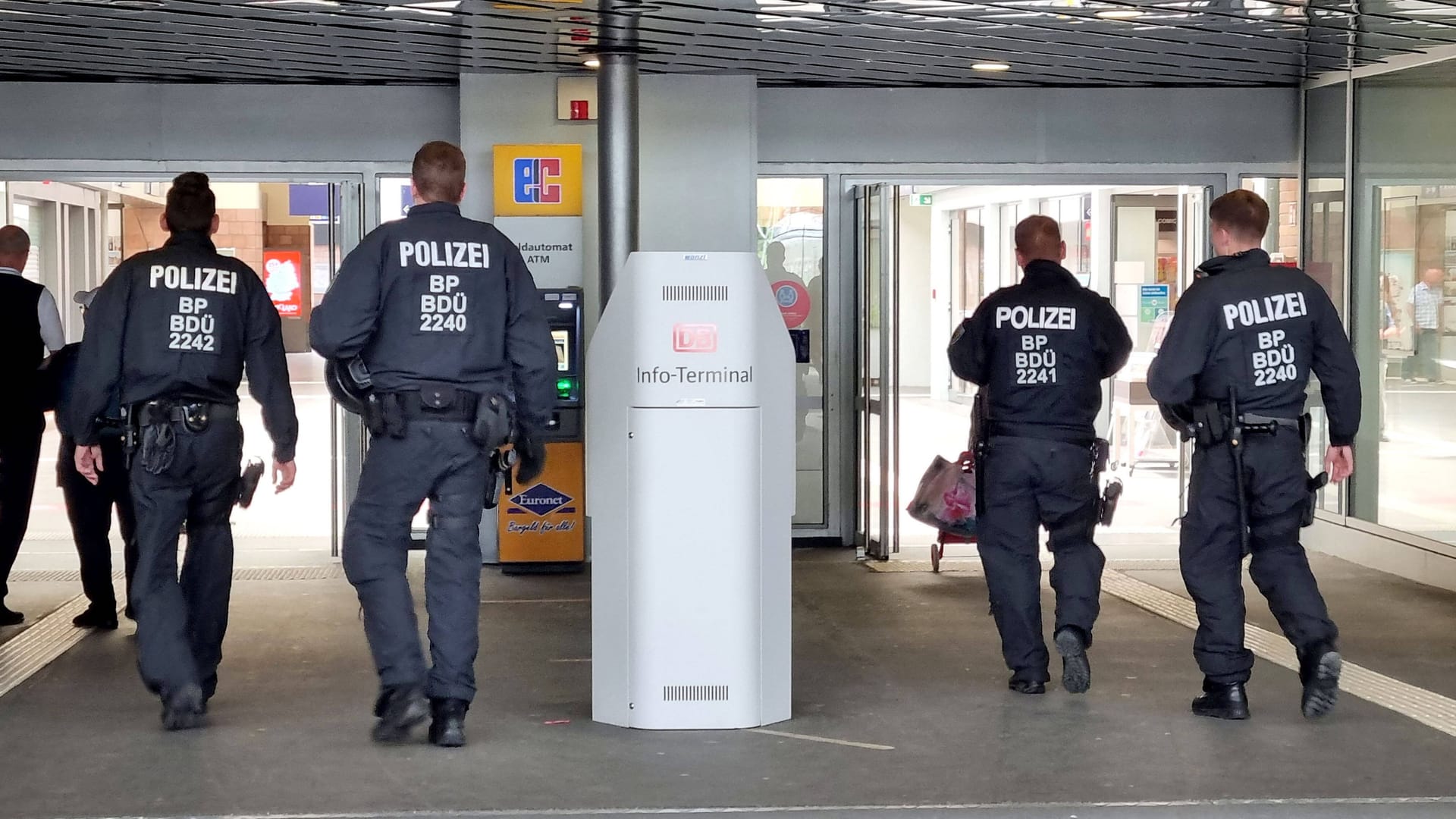 Bundespolizei am Hauptbahnhof Leipzig (Archivbild): In der Silvesternacht hat ein Mann randaliert. Bundespolizei am Hauptbahnhof Leipzig (Archivbild): In der Silvesternacht hat ein Mann randaliert.