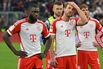 Enttäuscht: Die Stars des FC Bayern nach dem 0:1 gegen Werder Bremen.