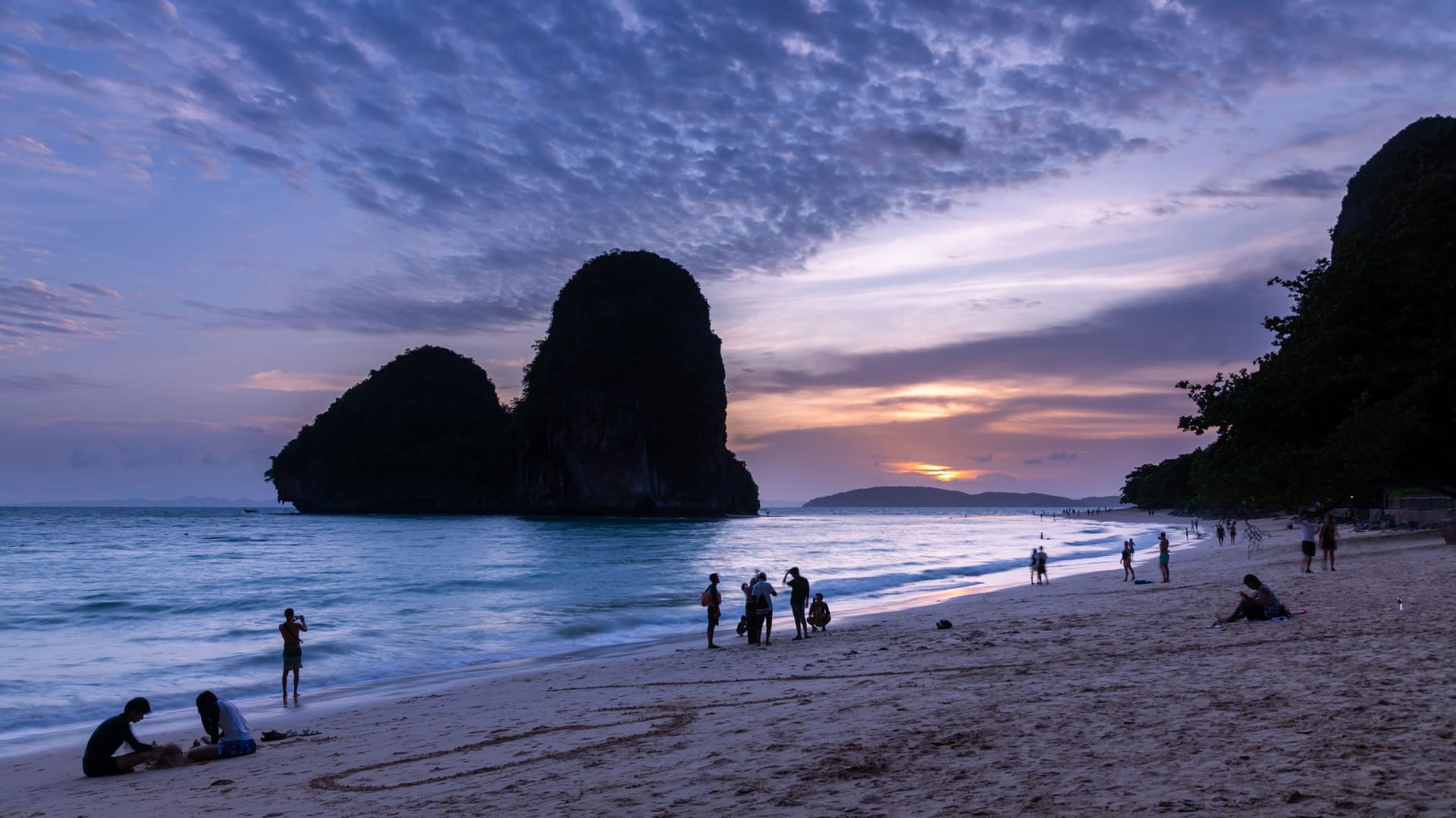 Strand in Thailand: Auch zum Ende der Regenzeit ist es hier wunderschön.