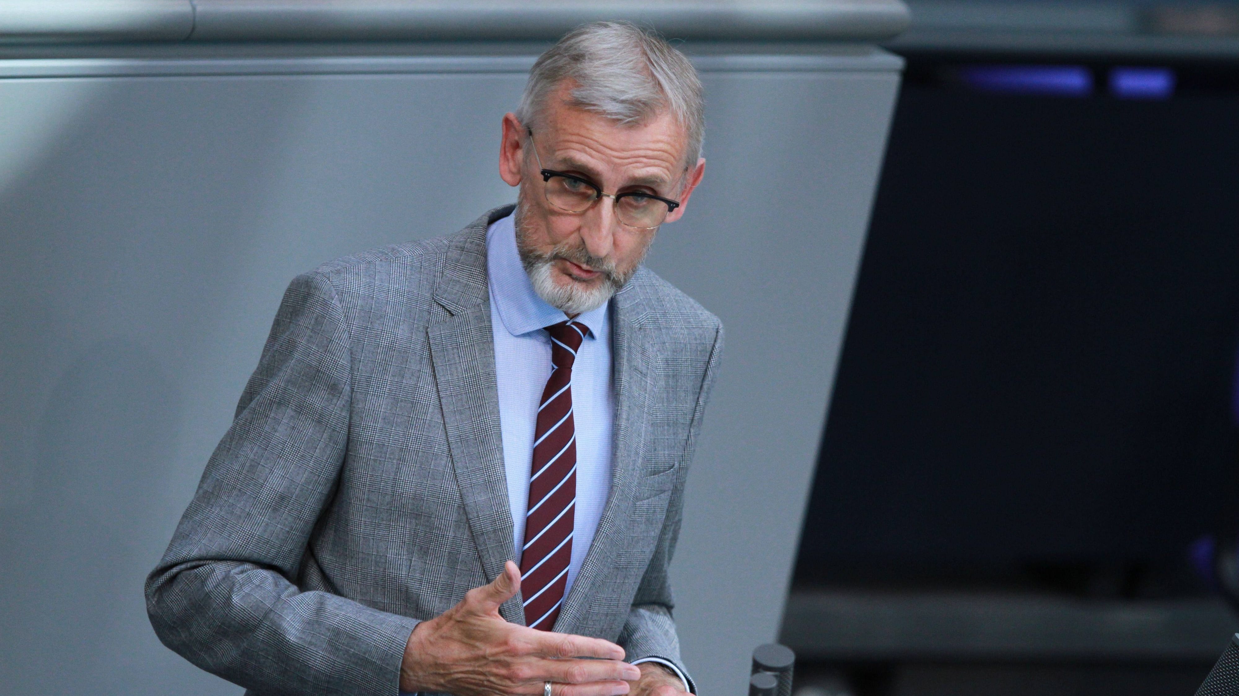 Armin Schuster über AfD-Verbot: Sachsens CDU-Innenminister ist skeptisch