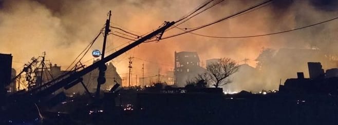Nach dem Erdbeben mit der Stärke 7,6 war in der japanischen Küstenstadt Wajima ein schwerer Brand ausgebrochen.