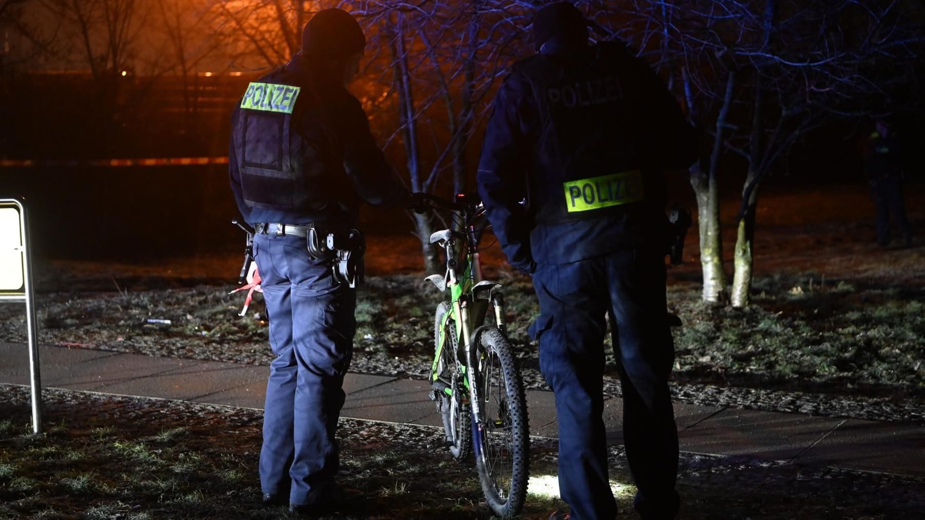 Berlin-Spandau: In der Nacht zu Donnerstag kam es hier zu einem schweren Verkehrsunfall, bei dem ein Mann starb.
