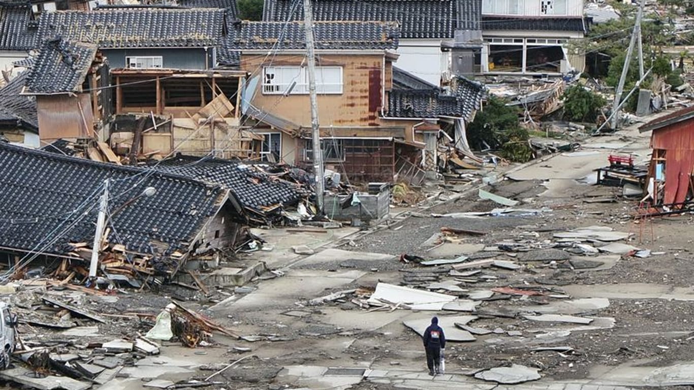 Verwüstungen in Suzu: Die Zahl der Toten nach dem schweren Erbeben in Japan ist deutlich gestiegen.