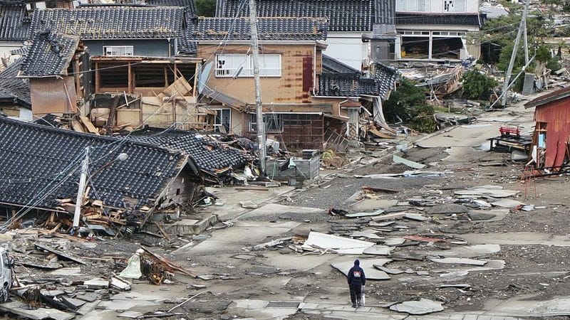 Verwüstungen in Suzu: Die Zahl der Toten nach dem schweren Erbeben in Japan ist deutlich gestiegen. Verwüstungen in Suzu: Die Zahl der Toten nach dem schweren Erbeben in Japan ist deutlich gestiegen.