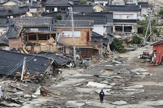 Verwüstungen in Suzu: Die Zahl der Toten nach dem schweren Erbeben in Japan ist deutlich gestiegen.