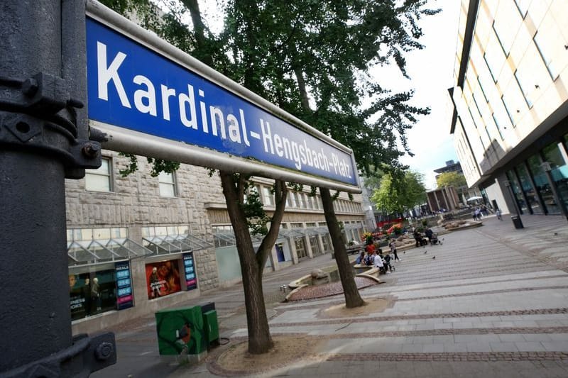 Noch heißt er Kardinal-Hengsbach-Platz: Nach Missbrauchsvorwürfen gegen den ehemaligen Essener Kardinal Hengsbach benennt die Stadt Essen den Platz um.