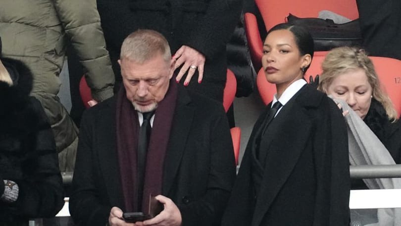 Der ehemalige Tennisspieler Boris Becker und seine Freundin Lilian de Carvalho Monteiro waren unter den Trauergästen in der Allianz Arena.