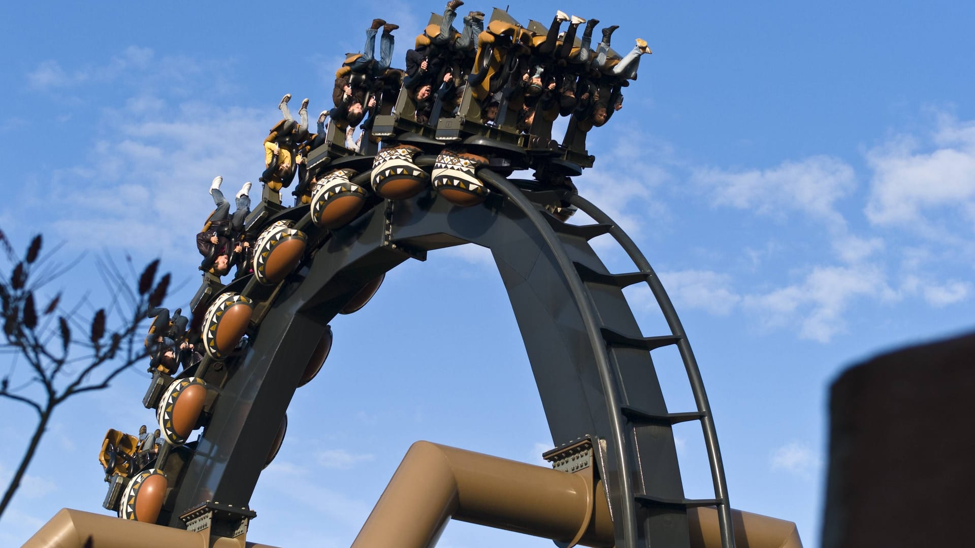 Die "Black Mamba"-Achterbahn im Phantasialand. Der Kölner Jürgen Nießen fuhr die Achterbahn 12-mal hintereinander.