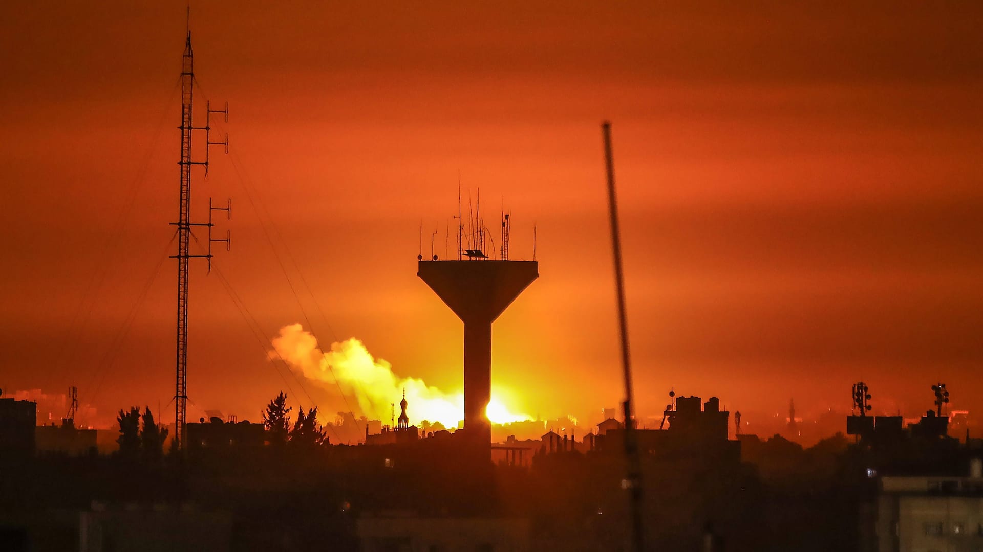 Israelischer Luftangriff nahe Rafah.