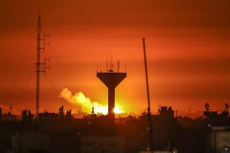 Israelischer Luftangriff nahe Rafah.