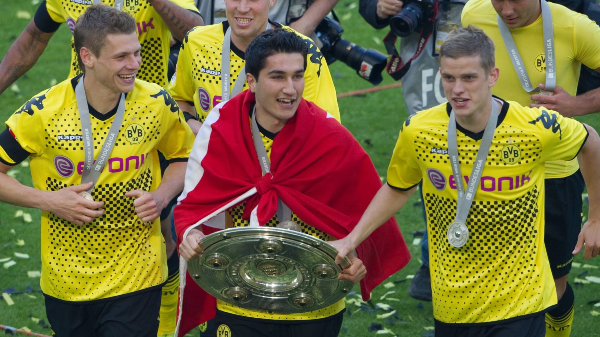 Nuri Sahin und Sven Bender (r)