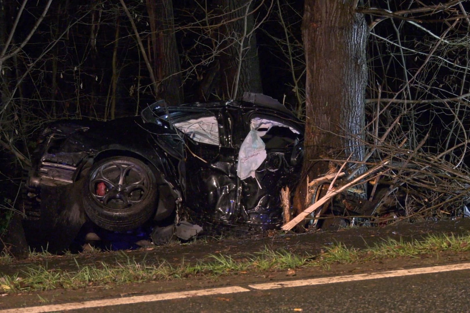 Unfallstelle in Hessen: Der Fahrer des Wagens soll ums Leben gekommen sein.