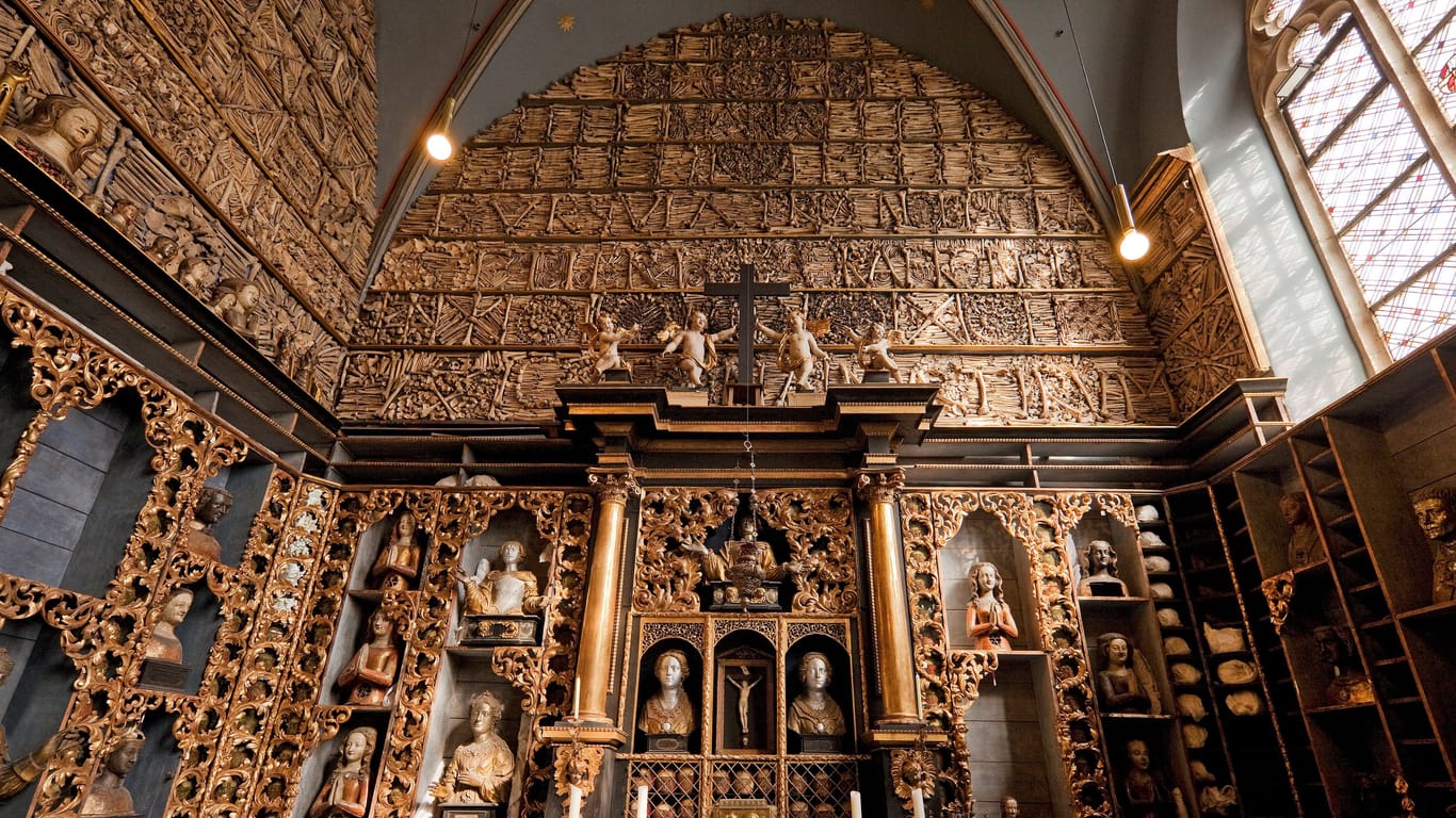 Die Goldene Kammer in der Basilika St. Ursula (Archivbild): In der Kirche beherbergt dutzende Gebeine.