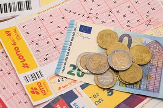 Lotto-Schein mit Einsatz (Symbolfoto): Millionen Deutsche spielen regelmäßig Lotto.