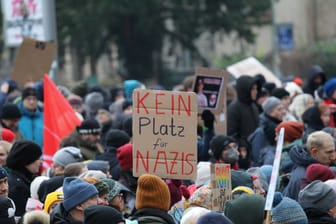 Teilnehmer einer Demonstration gegen rechts in Göttingen: Tausende werden bei der Kundgebung in Hamburg erwartet.