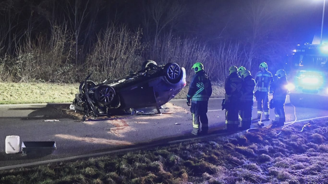 Crash im Landkreis Ludwigsburg: Der Fahrer soll vor dem Unfall mehrere Menschen überholt haben.