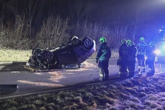 Crash im Landkreis Ludwigsburg: Der Fahrer soll vor dem Unfall mehrere Menschen überholt haben.