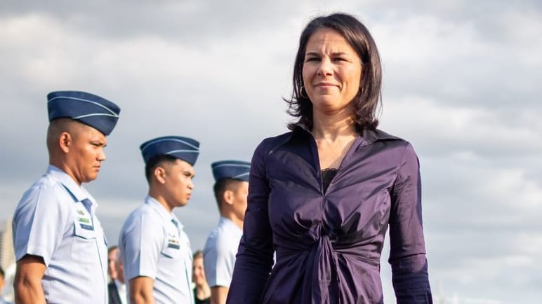 Annalena Baerbock: Die deutsche Außenministerin besucht in Manila die philippinische Küstenwache.