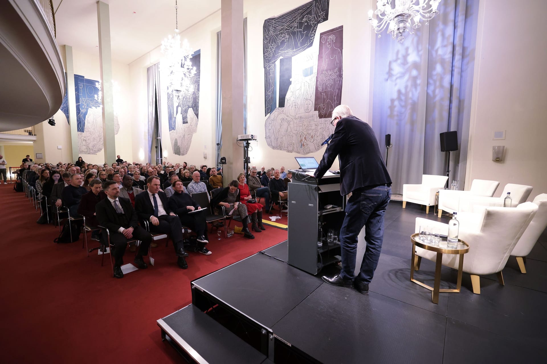 Der Auftakt der neuen Veranstaltungsreihe "Forum Opernhaus der Zukunft" fand im Foyer des Düsseldorfer Opernhauses am Montagabend statt.