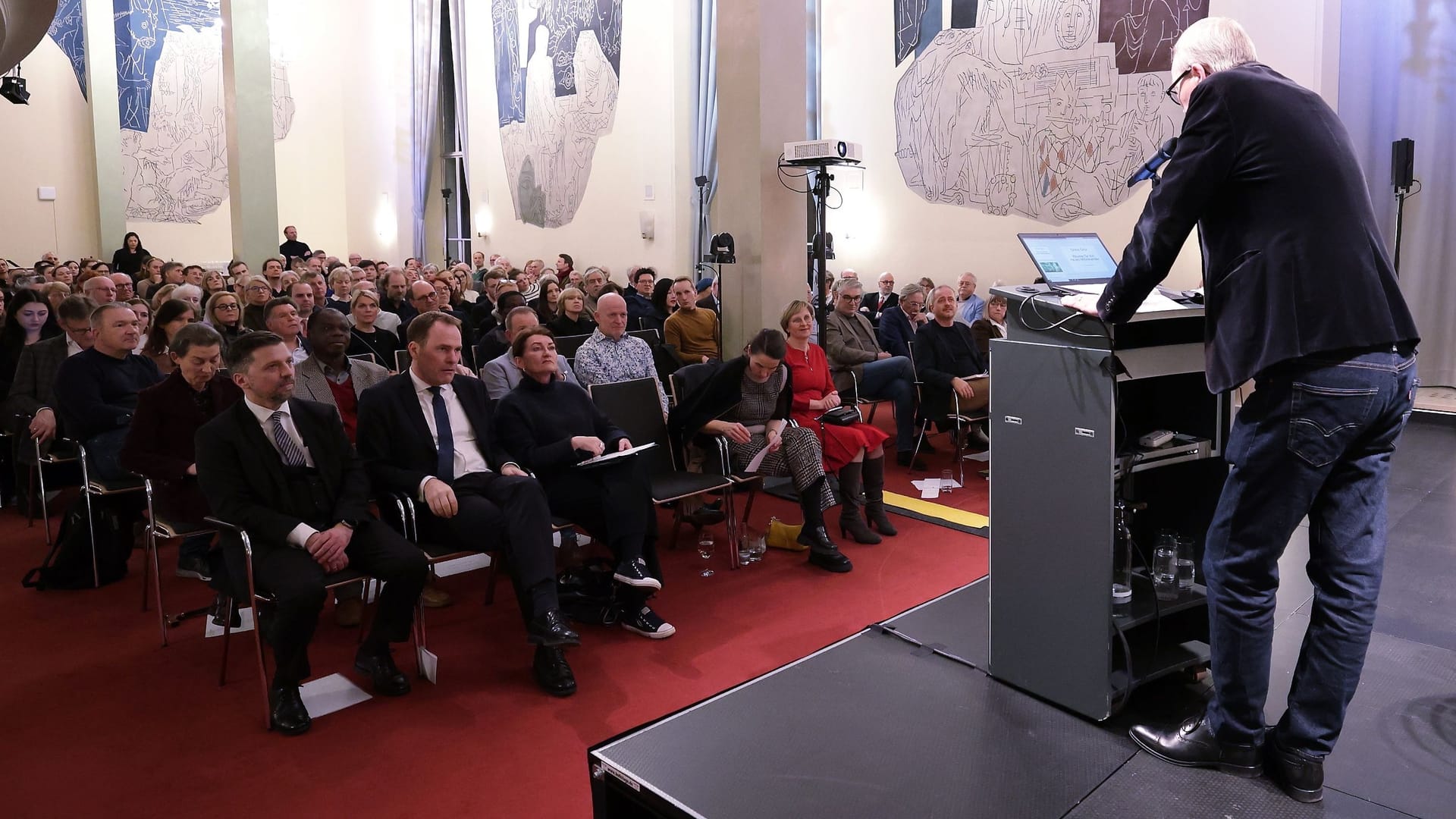 Der Auftakt der neuen Veranstaltungsreihe "Forum Opernhaus der Zukunft" fand im Foyer des Düsseldorfer Opernhauses am Montagabend statt.