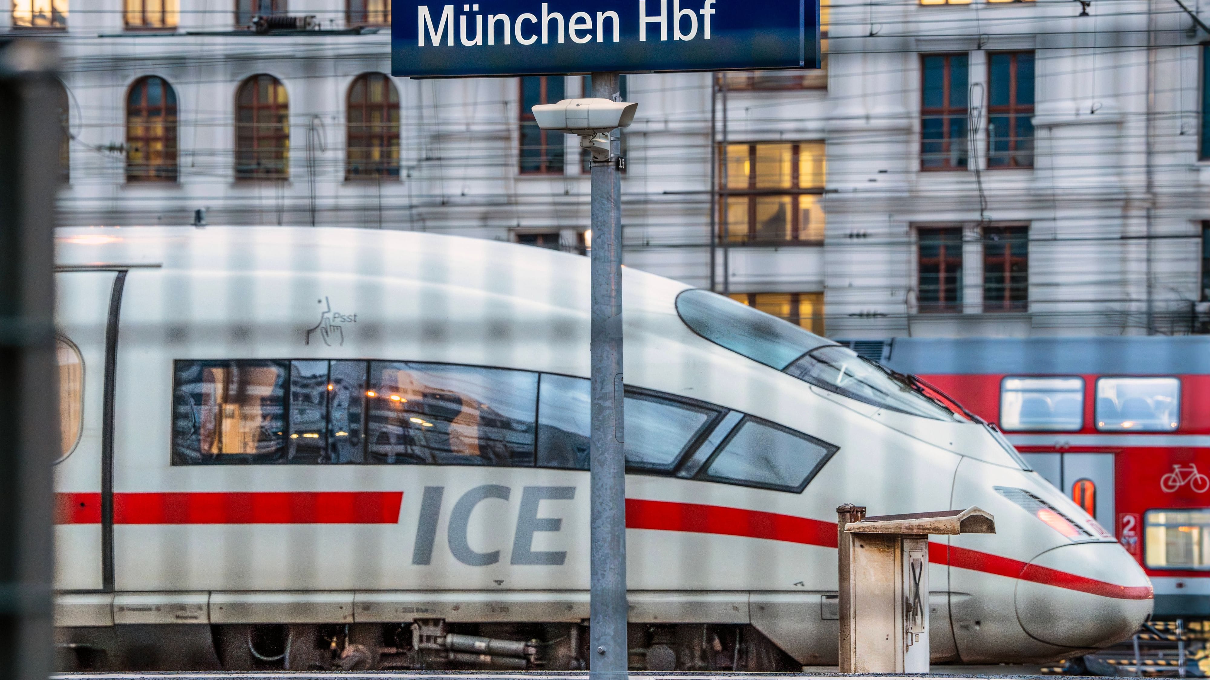 Streik: Bahnkunden in München und Nürnberg sind schon am ersten Tag wütend 