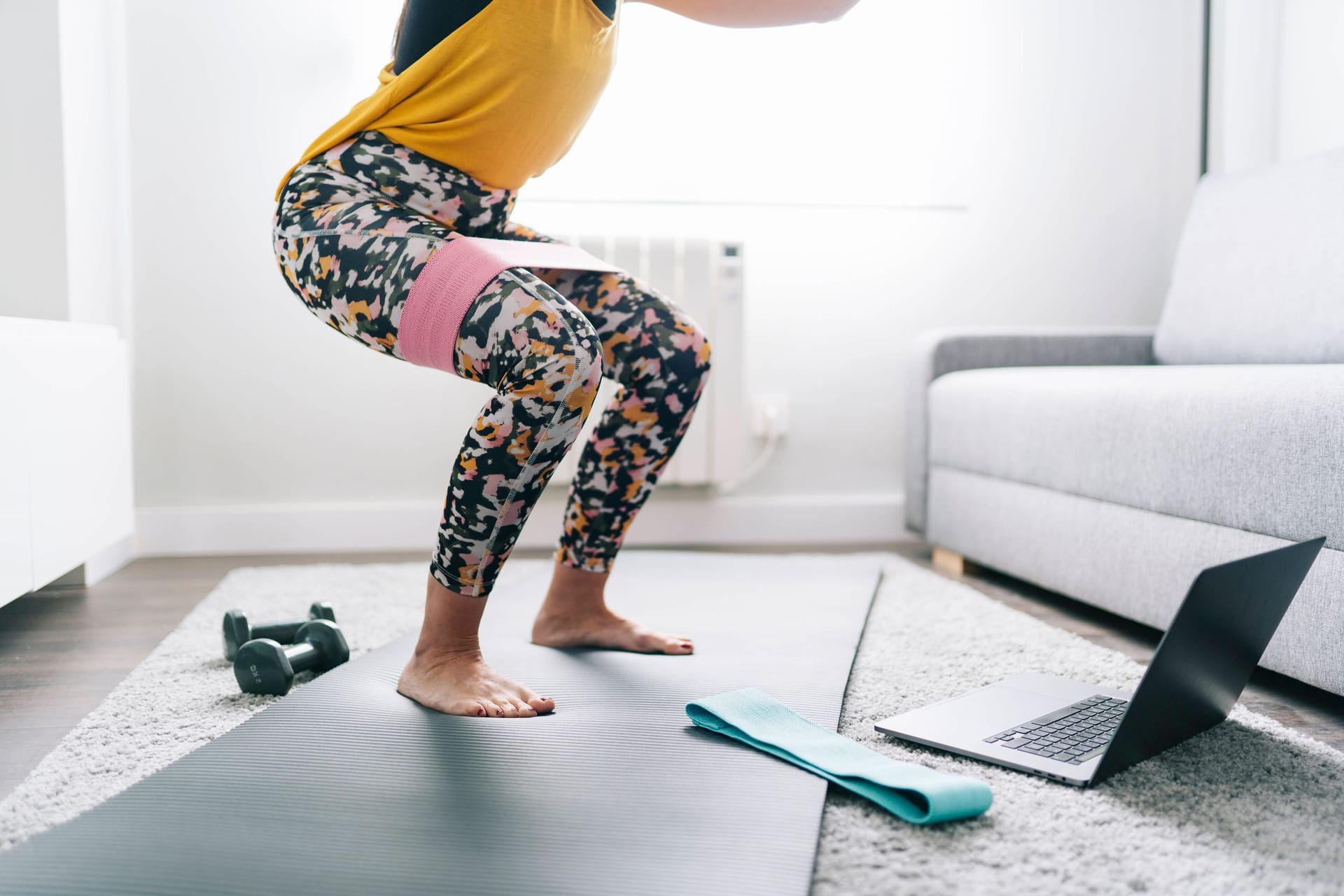 Ganzkörpertraining mit Fitness- und Therabändern: Entdecken Sie diese Bänder für effektives Training zu Hause.