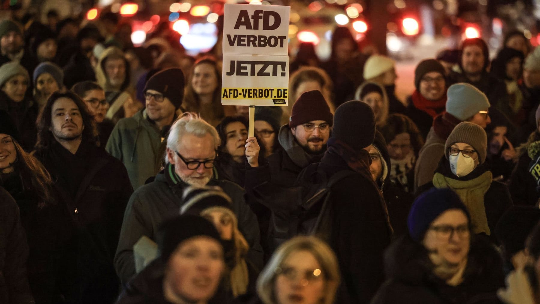 Tens of thousands demonstrate against the AfD – crowds in Cologne ...