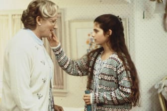 Robin Williams und Lisa Jakub in "Mrs. Doubtfire – Das stachelige Kindermädchen".