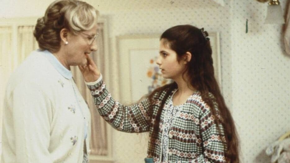 Robin Williams und Lisa Jakub in "Mrs. Doubtfire – Das stachelige Kindermädchen".