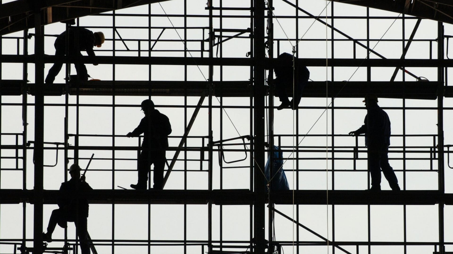 Arbeiter montieren Glasfassade Arbeiter montieren Glasfassade