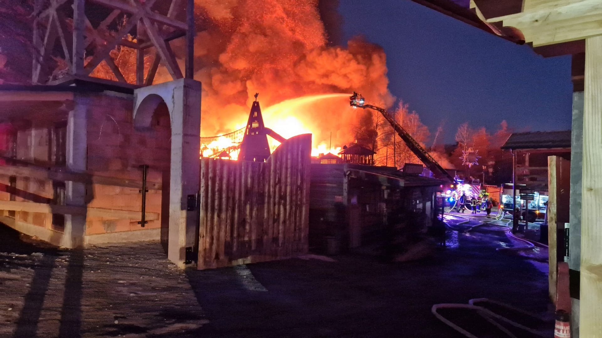 Warum das Feuer in dem Westernparadis "Pullman City" ausgebrochen ist, ist weiterhin unklar.