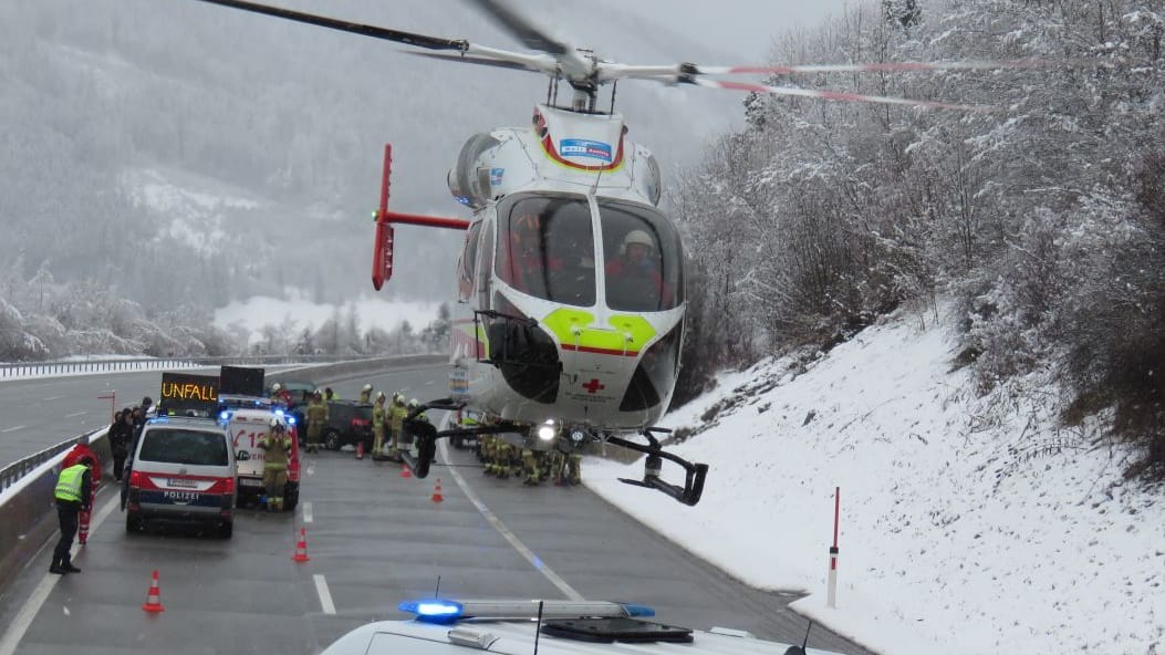 Österreich: Auto rast durch Rettungsgasse – 14-Jähriger schwer verletzt