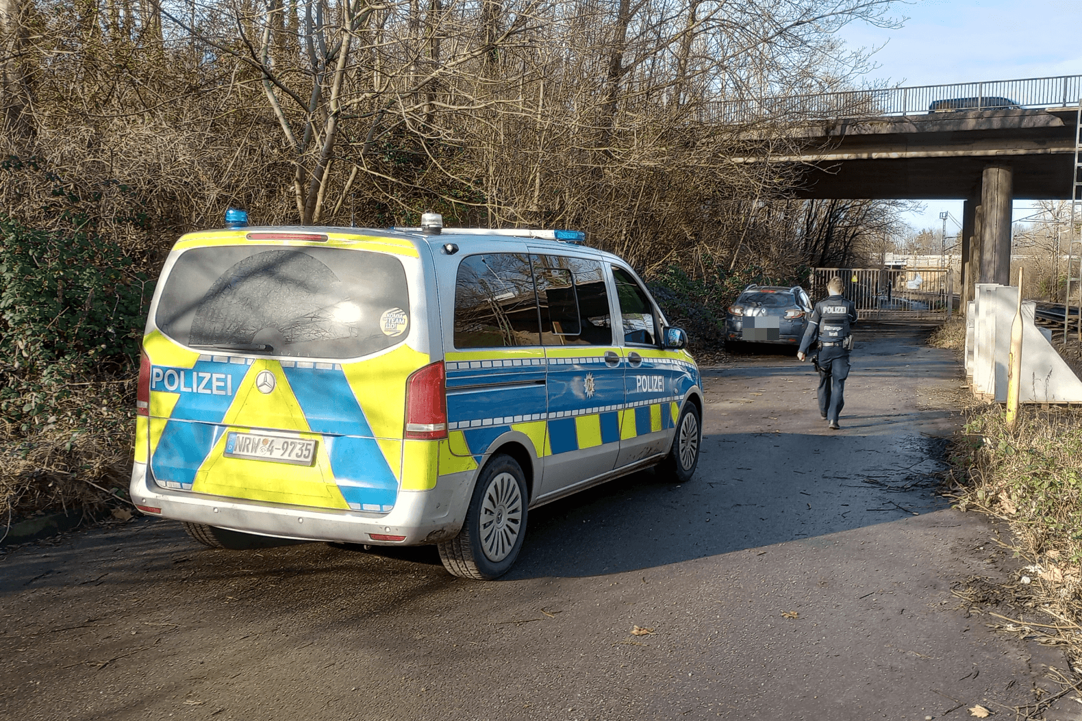 Polizei an der Fundstelle: Die Ermittlungen zu den Hintergründen laufen.