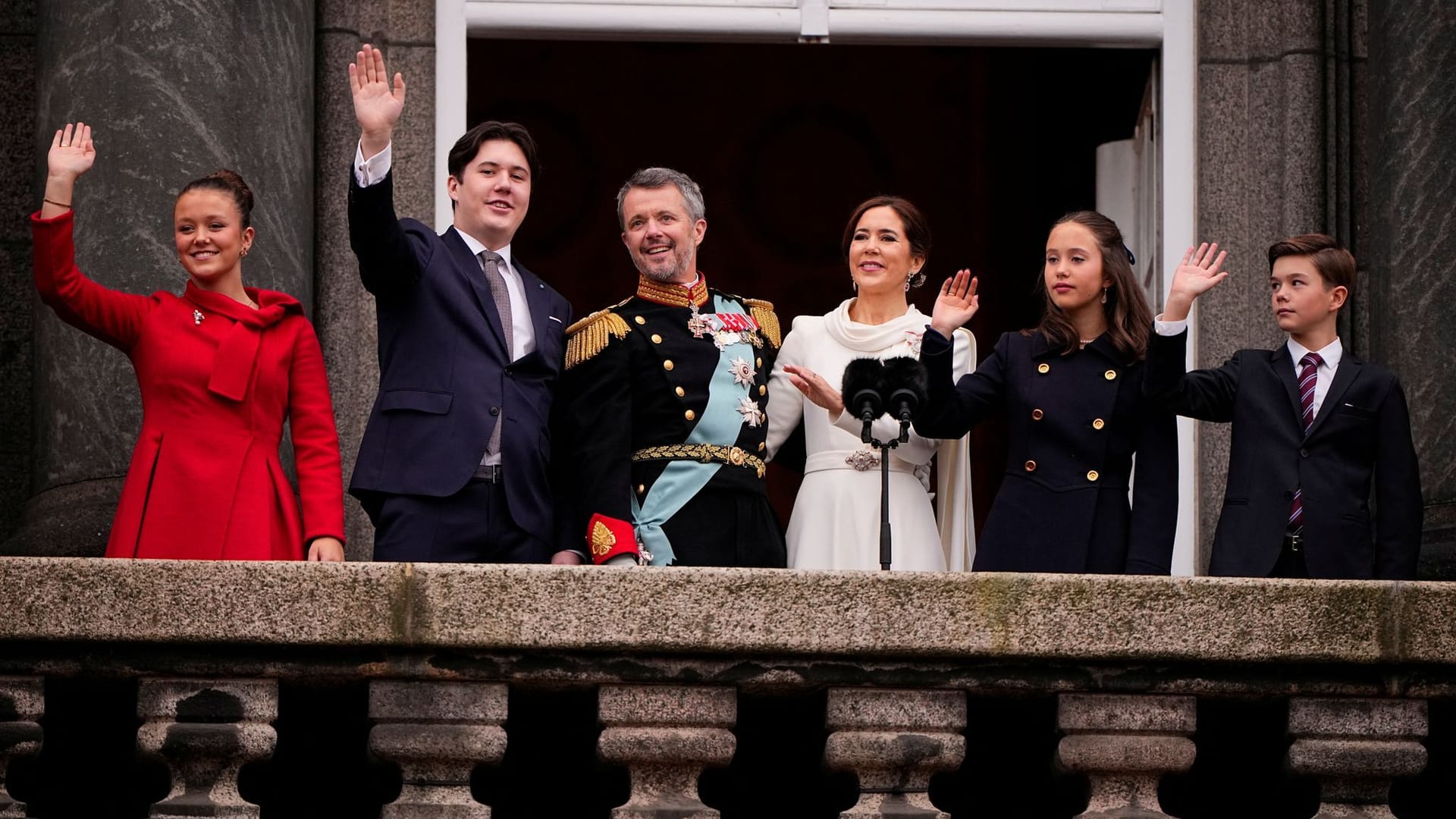 König Frederik X. und Königin Mary mit ihren Kindern Prinzessin Isabella, Kronprinz Christian, Prinzessin Josephine und Prinz Vincent.