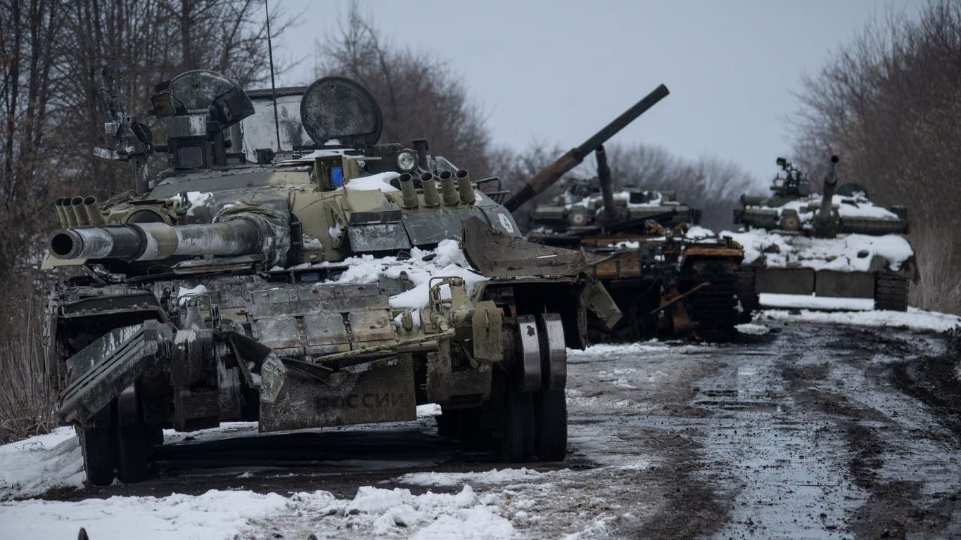 Zerstörte russische Panzer (Archivbild): Kriegsreporter Jay Tuck hält einen Sieg der Ukraine im Krieg gegen Russland für möglich.