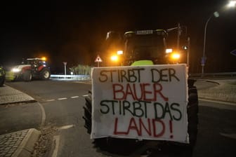 Landwirte blockieren die Auffahrten zur A73 bei Memmelsdorf.