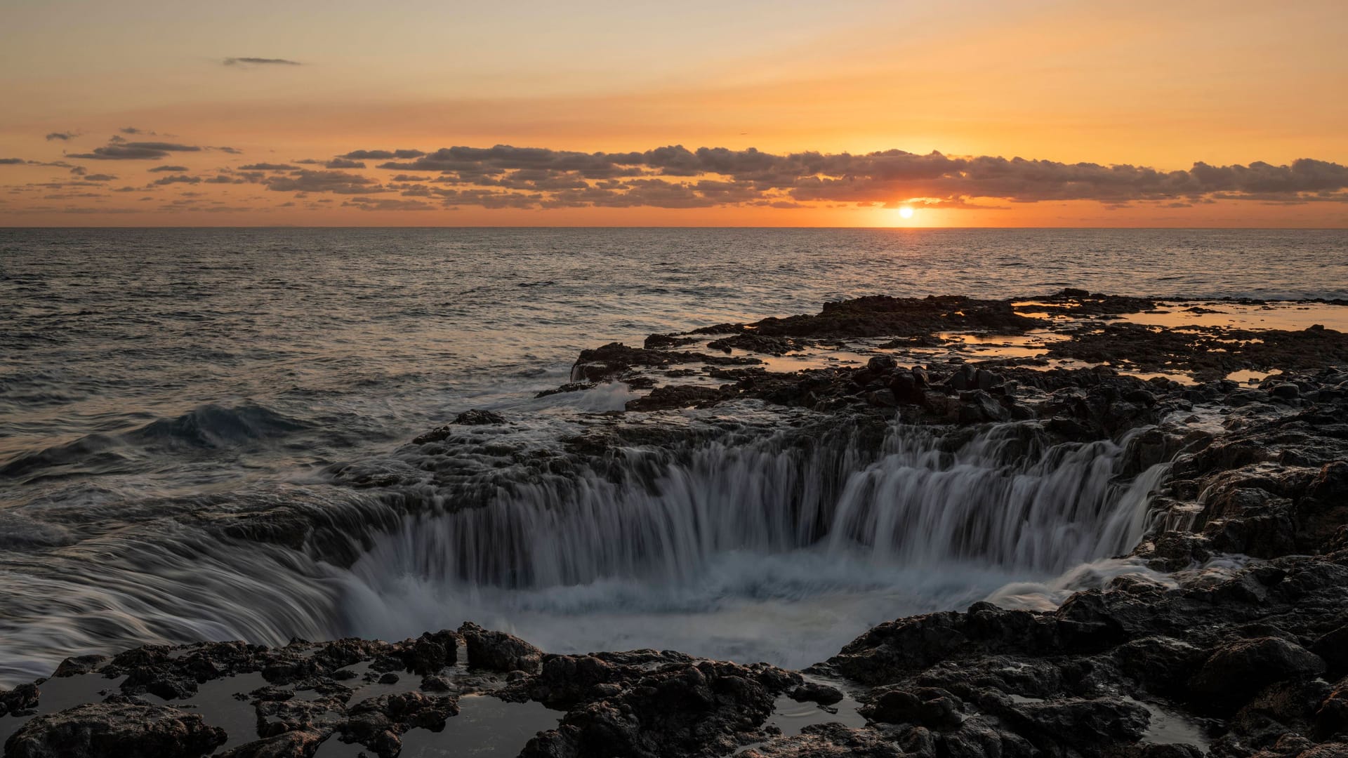 Sonnenaufgang beim El Bufadero de La Garita: Das Naturwunder ist ein besonderer Geheimtipp auf der Insel.