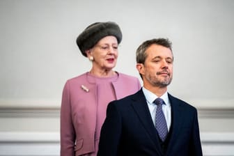 König Frederik X. von Dänemark und Margrethe II. von Dänemark: Der Thronwechsel fand im Januar statt.