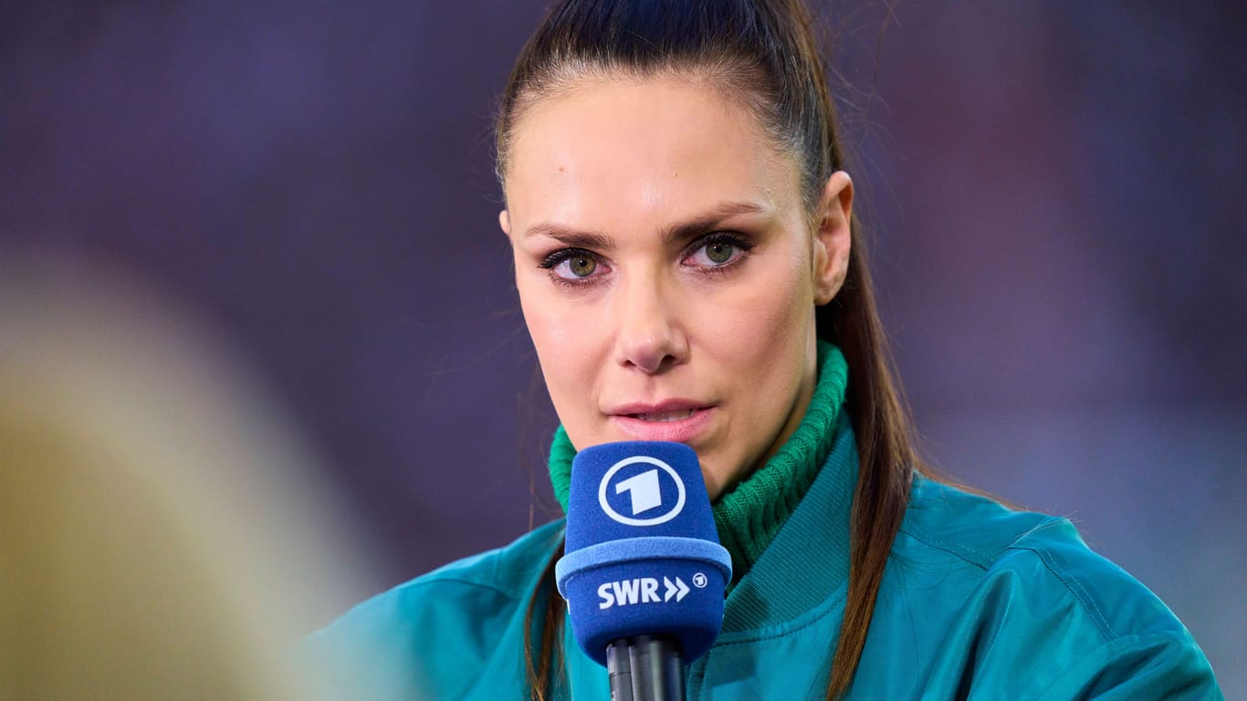 Esther Sedlaczek: Sie moderiert in der ARD-"Sportschau".