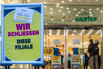 Eine Galeria-Filiale in Stuttgart (Symbolbild): Die Pleite des Mutterkonzerns sorgt für Unsicherheit bei der kriselnden Warenhauskette.